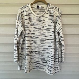 Divided Black, White, Gray Marled Knit Cropped Sweater Size Medium